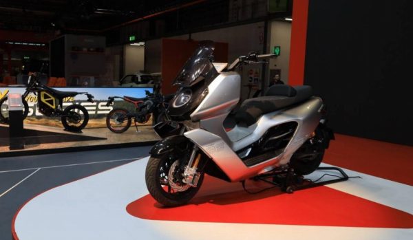 aeee6e6e-8d9e-431f-bc39-00d3915d99c3